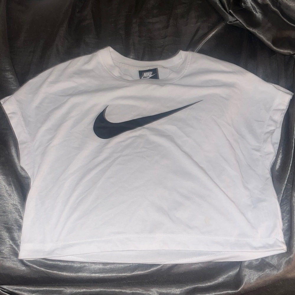 White woman NIKE crop top